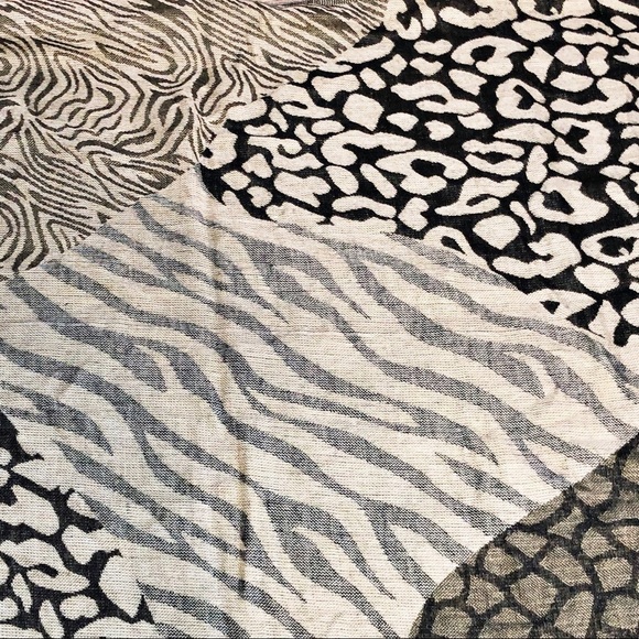 Animal print blanket scarf Brown and Black - Picture 3 of 4